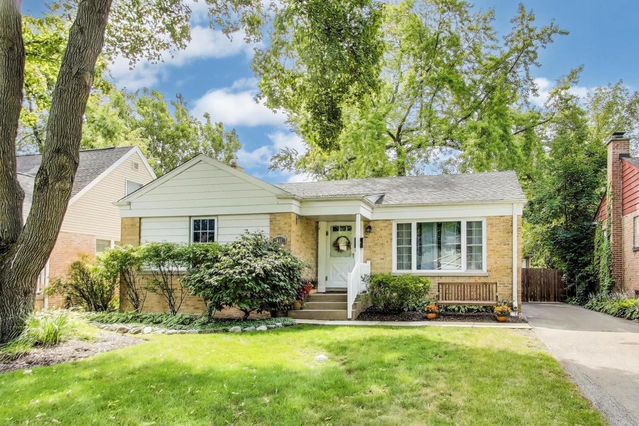 815 E Olive St., Arlington Heights, IL 60004