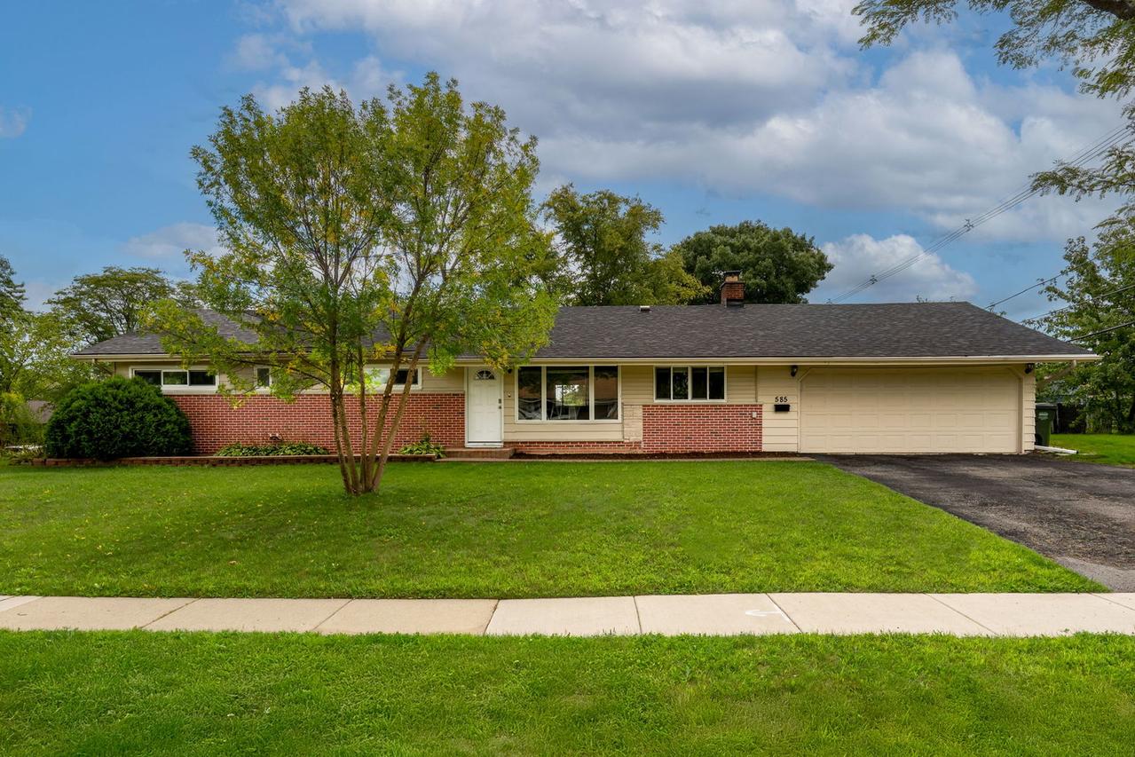 585 Newark Ln., Hoffman Estates, IL 60169
