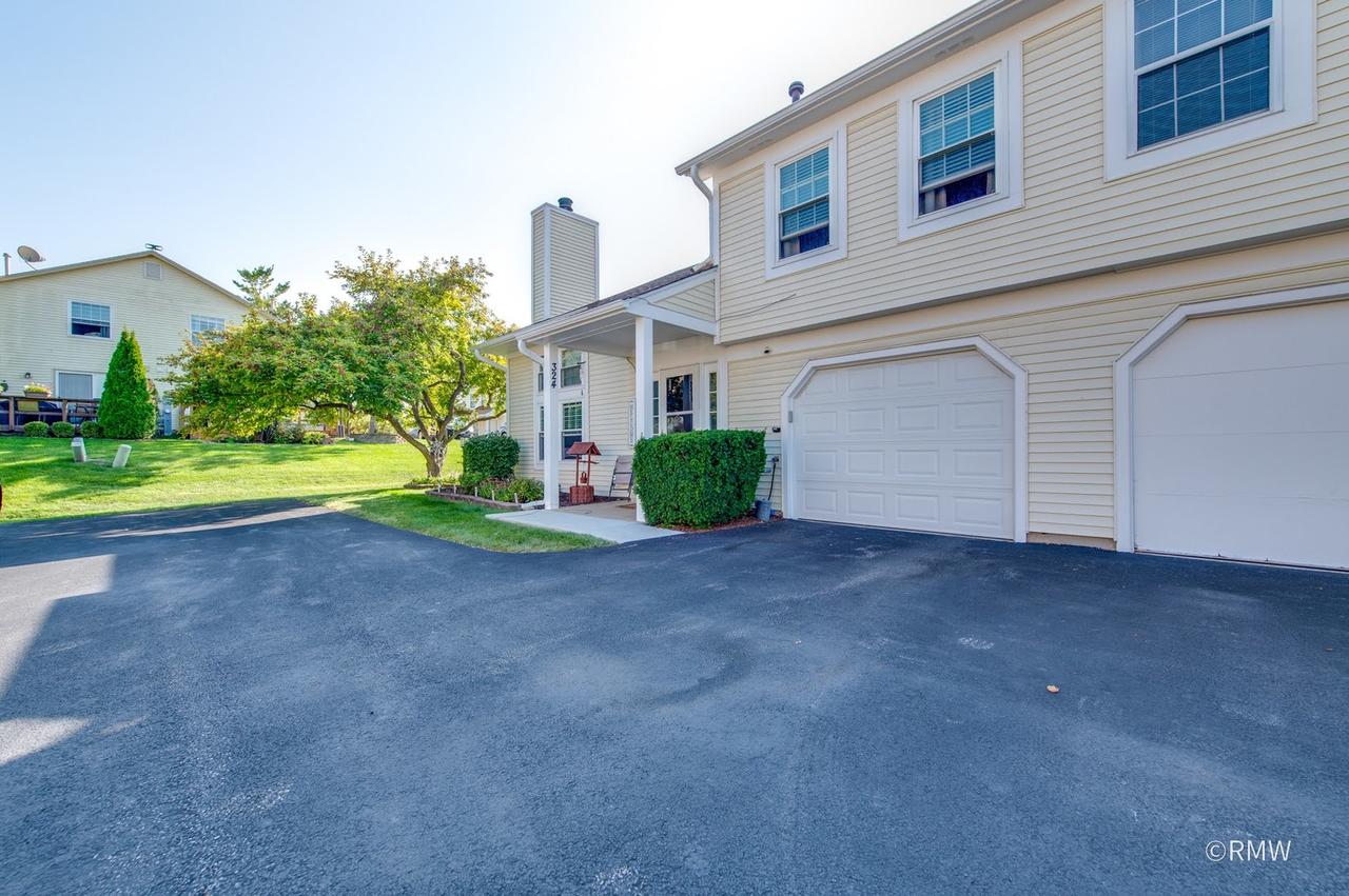 324 Juniper Cir., Streamwood, IL 60107