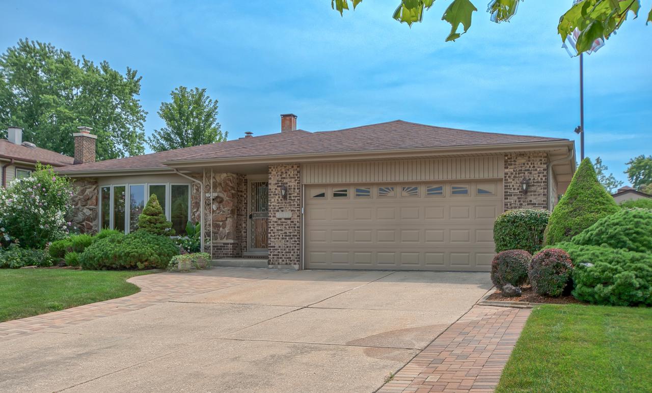 1819 Holly Ave., Darien, IL 60561