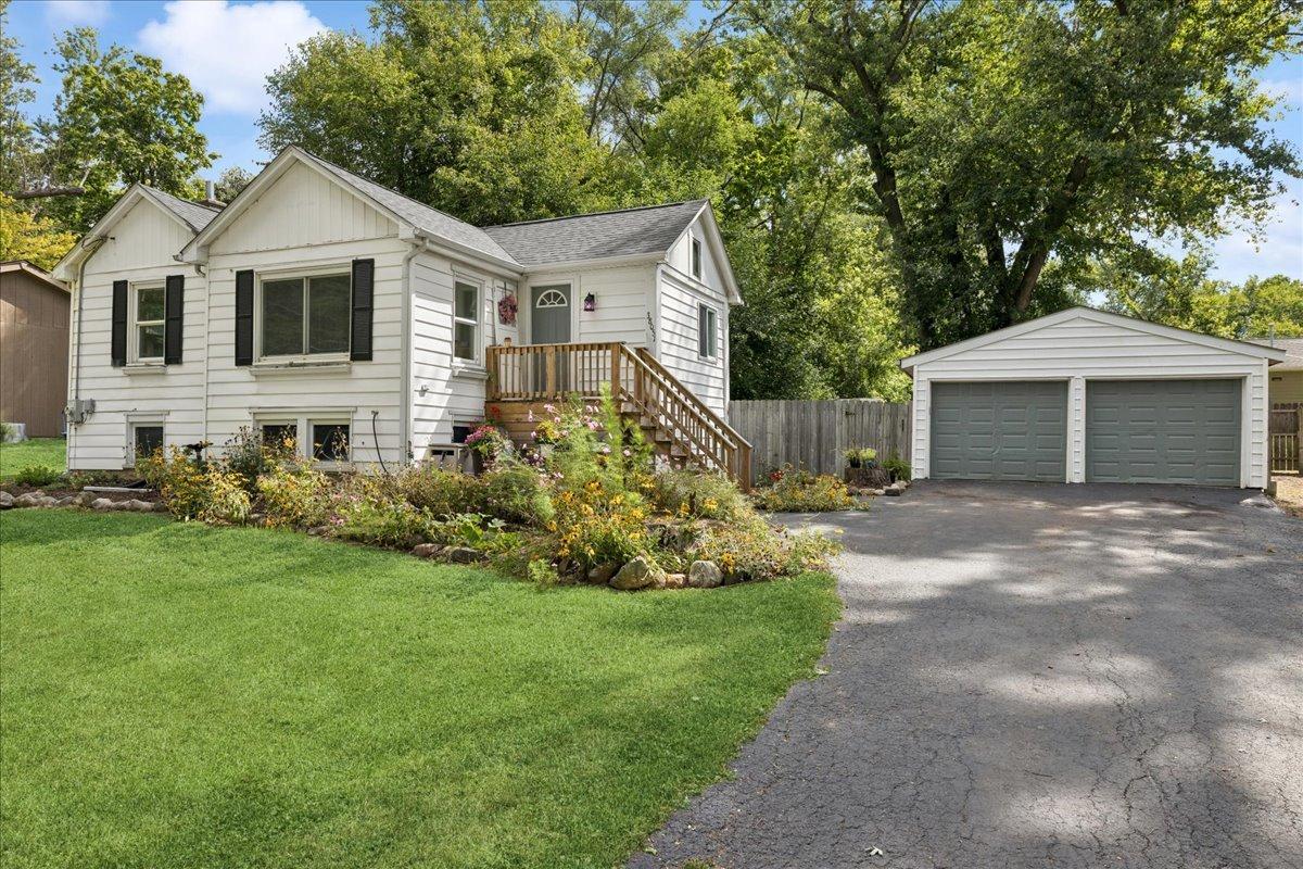 38051 N Lee Ave., Spring Grove, IL 60081
