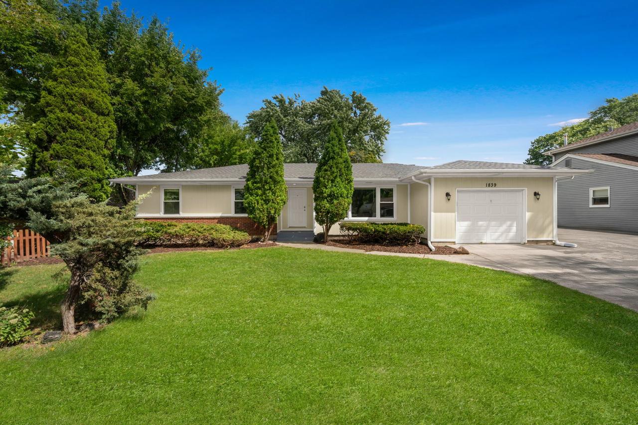 1839 N Fernandez Ave., Arlington Heights, IL 60004