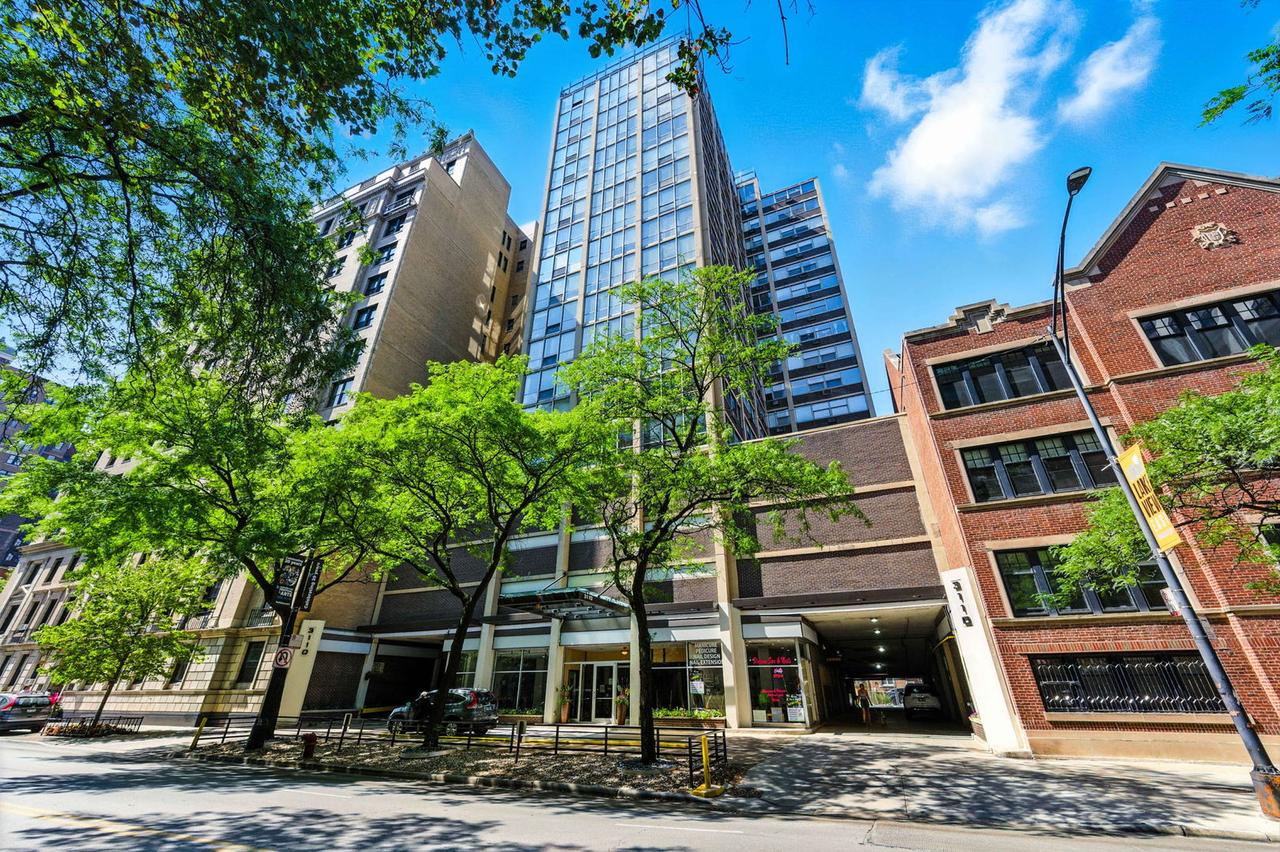 3110 N Sheridan Rd. #905, Chicago, IL 60657