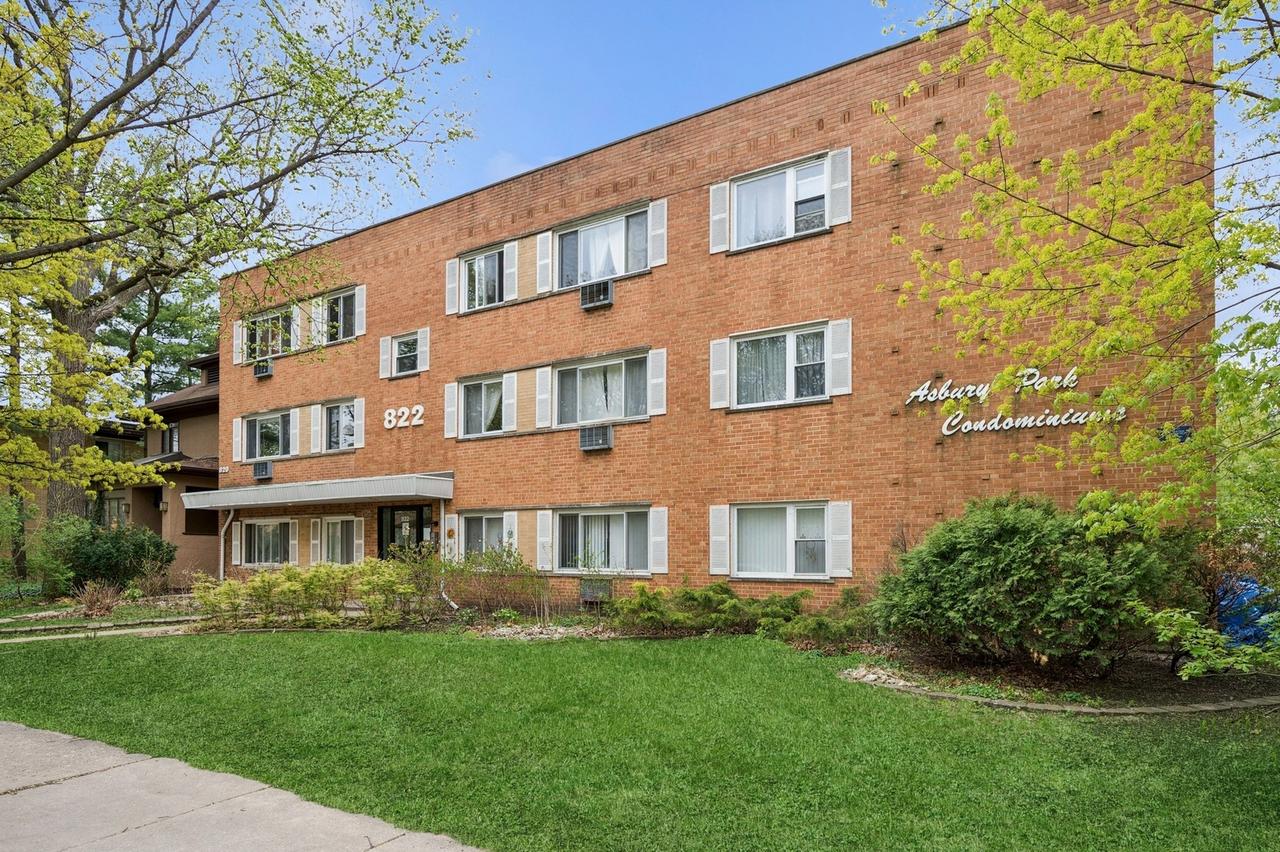 820 Seward St. #2D, Evanston, IL 60201