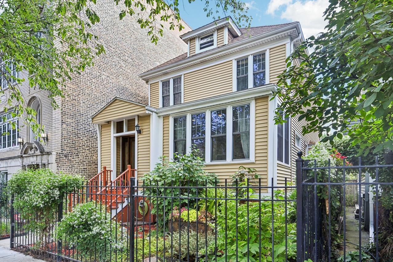 4415 N Ashland Ave., Chicago, IL 60640