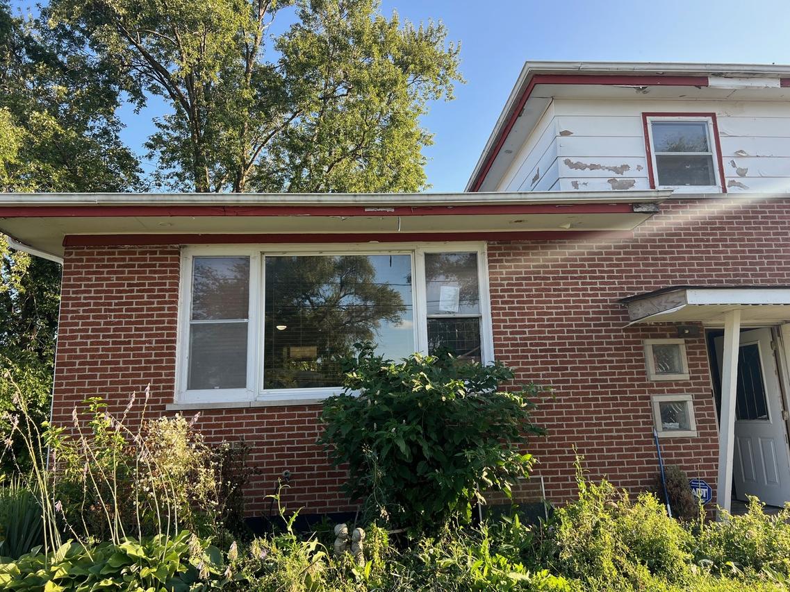 240 E 148th St., Harvey, IL 60426