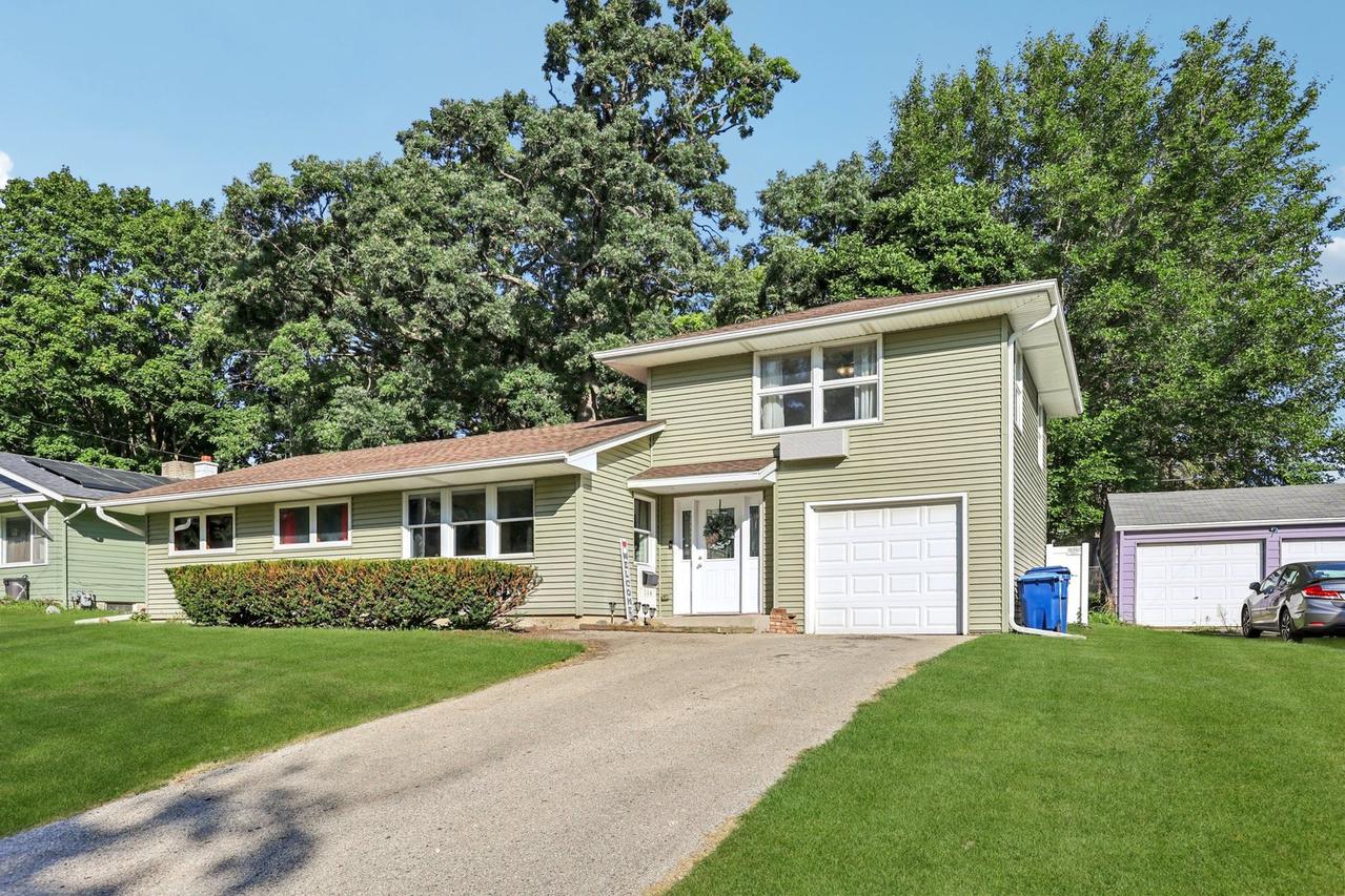 114 Joanne Ln., Dekalb, IL 60115