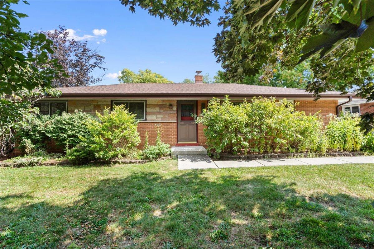 147 S Rohlwing Rd., Palatine, IL 60074