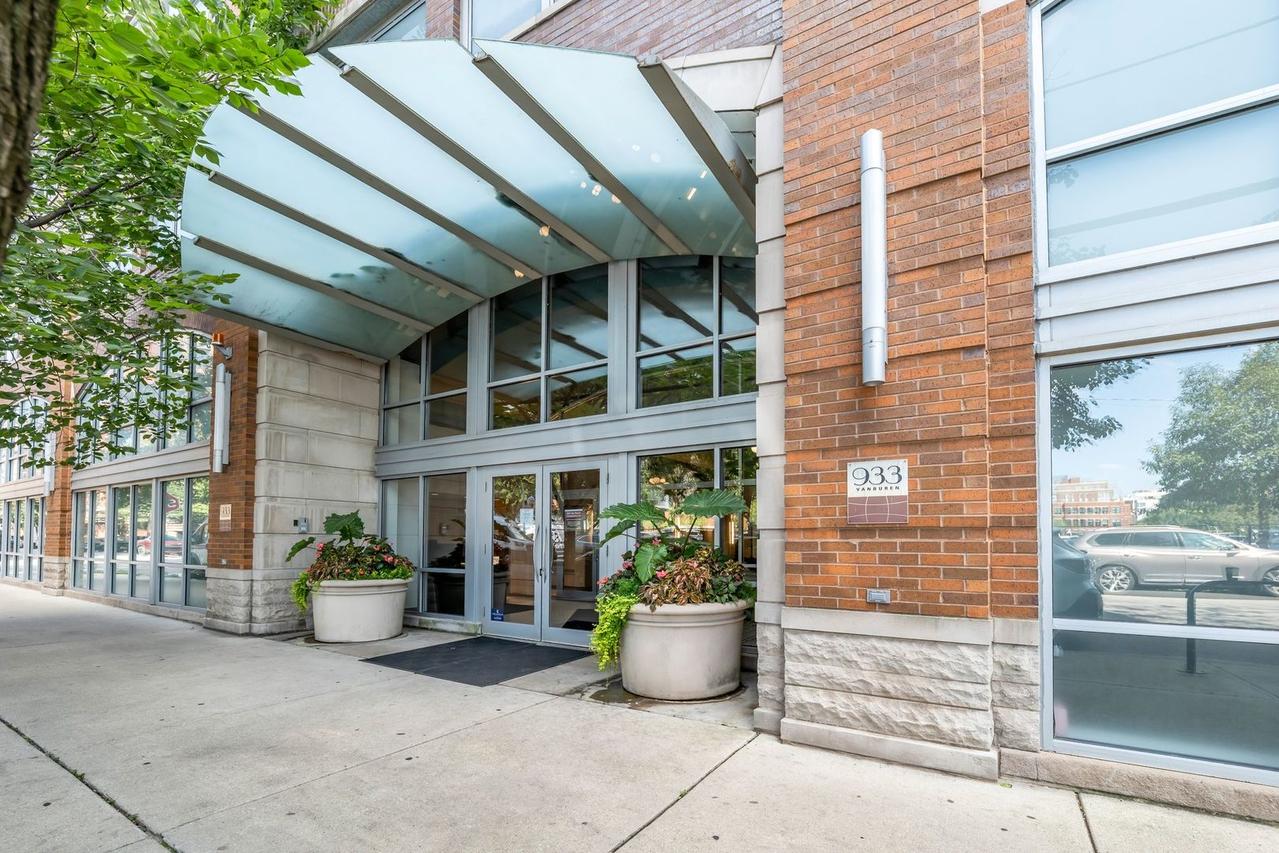 933 W Van Buren St. #326, Chicago, IL 60607