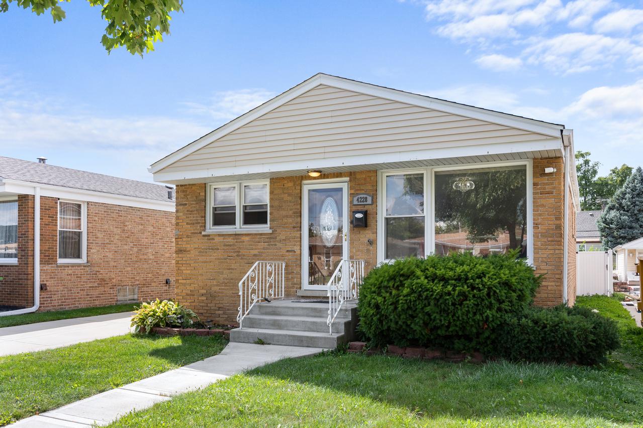 4228 Atlantic Ave., Schiller Park, IL 60176