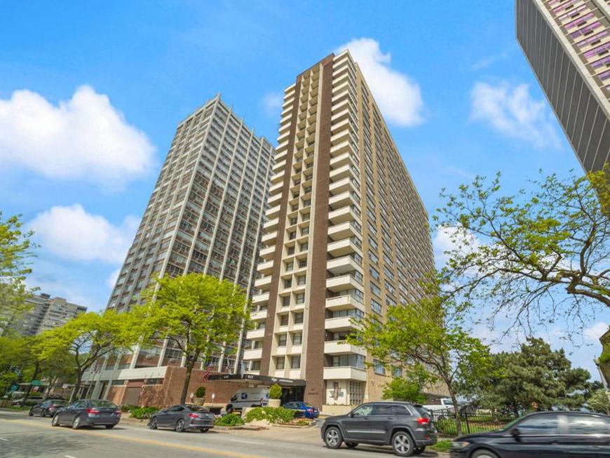 6157 N Sheridan Rd. #3M, Chicago, IL 60660