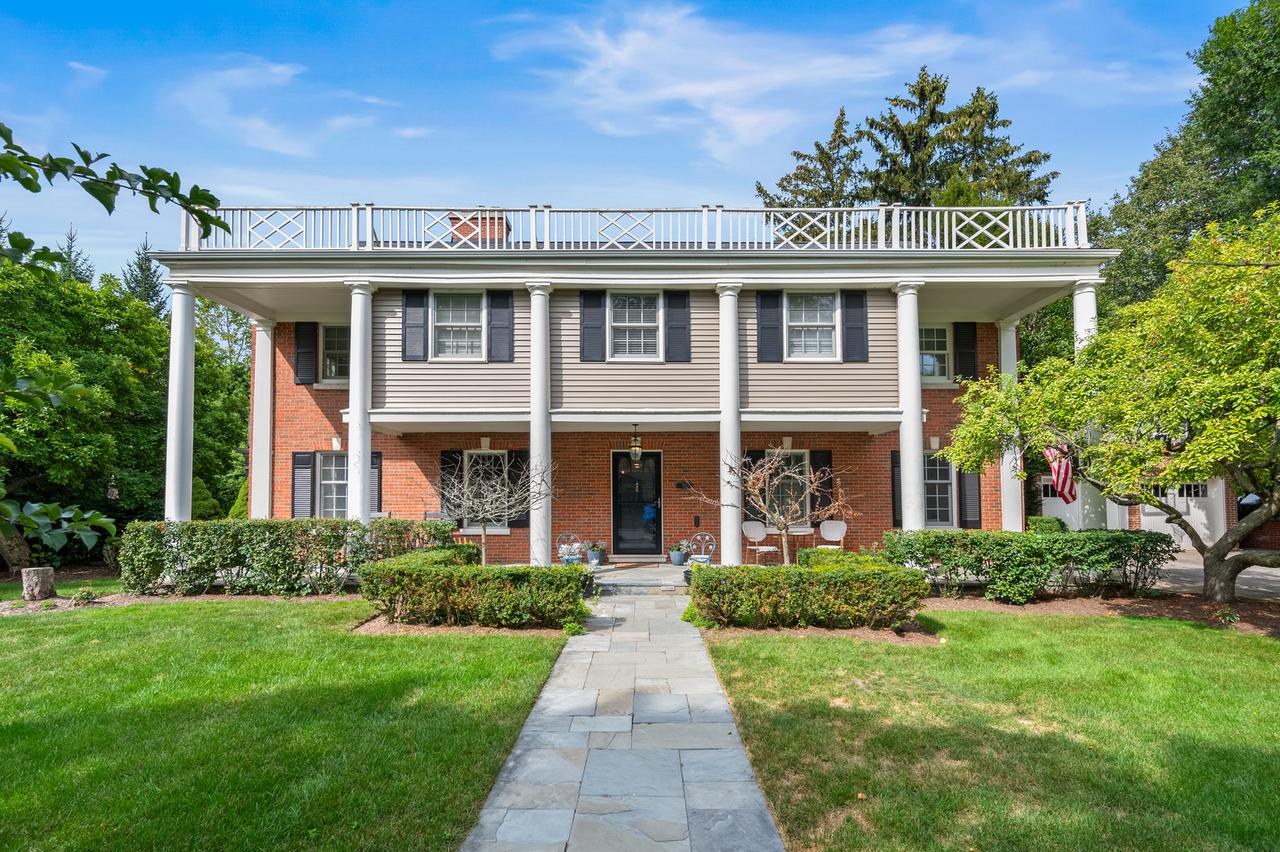 912 Forest Glen Dr., Winnetka, IL 60093