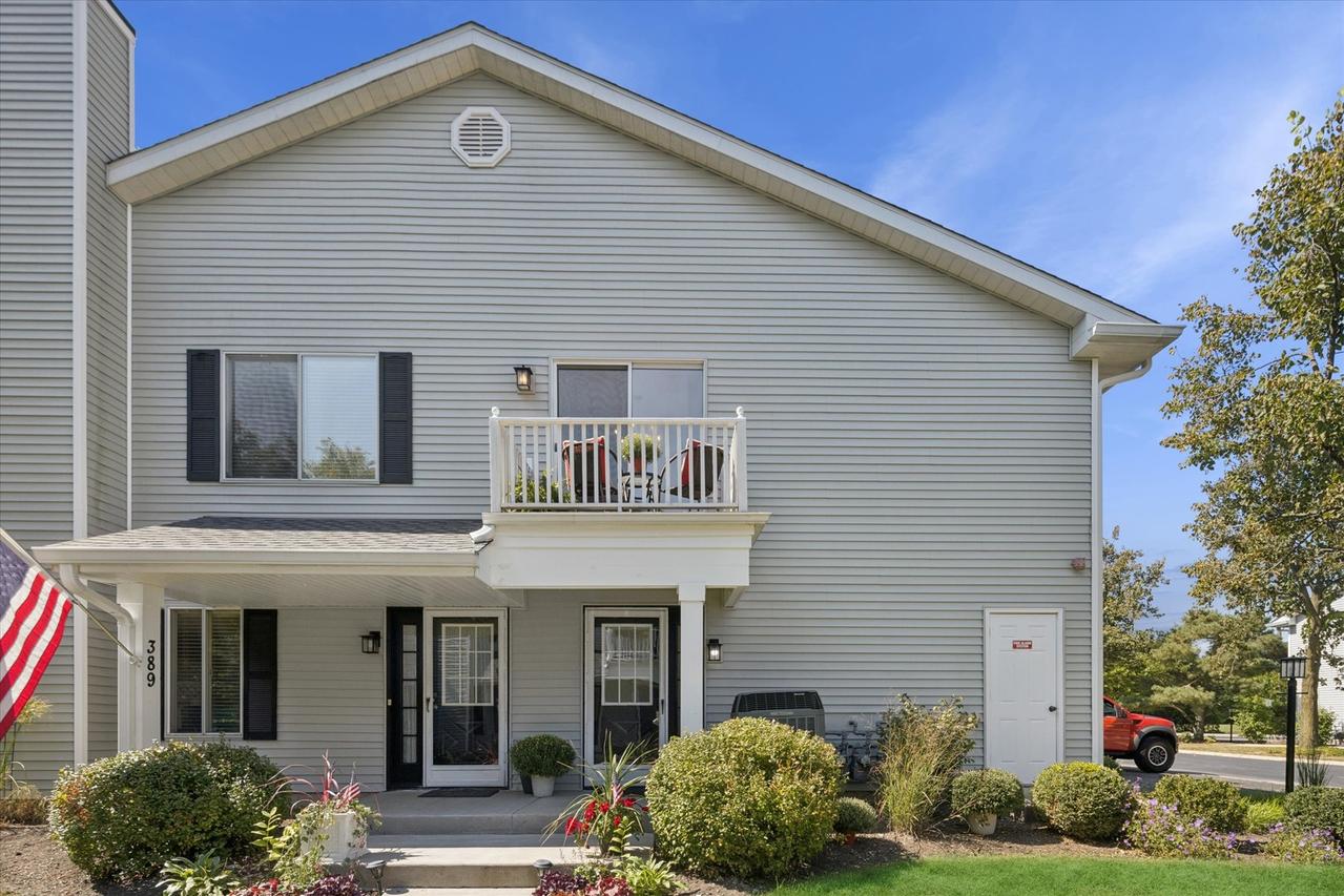 383 Coventry Ct. #4, Clarendon Hills, IL 60514