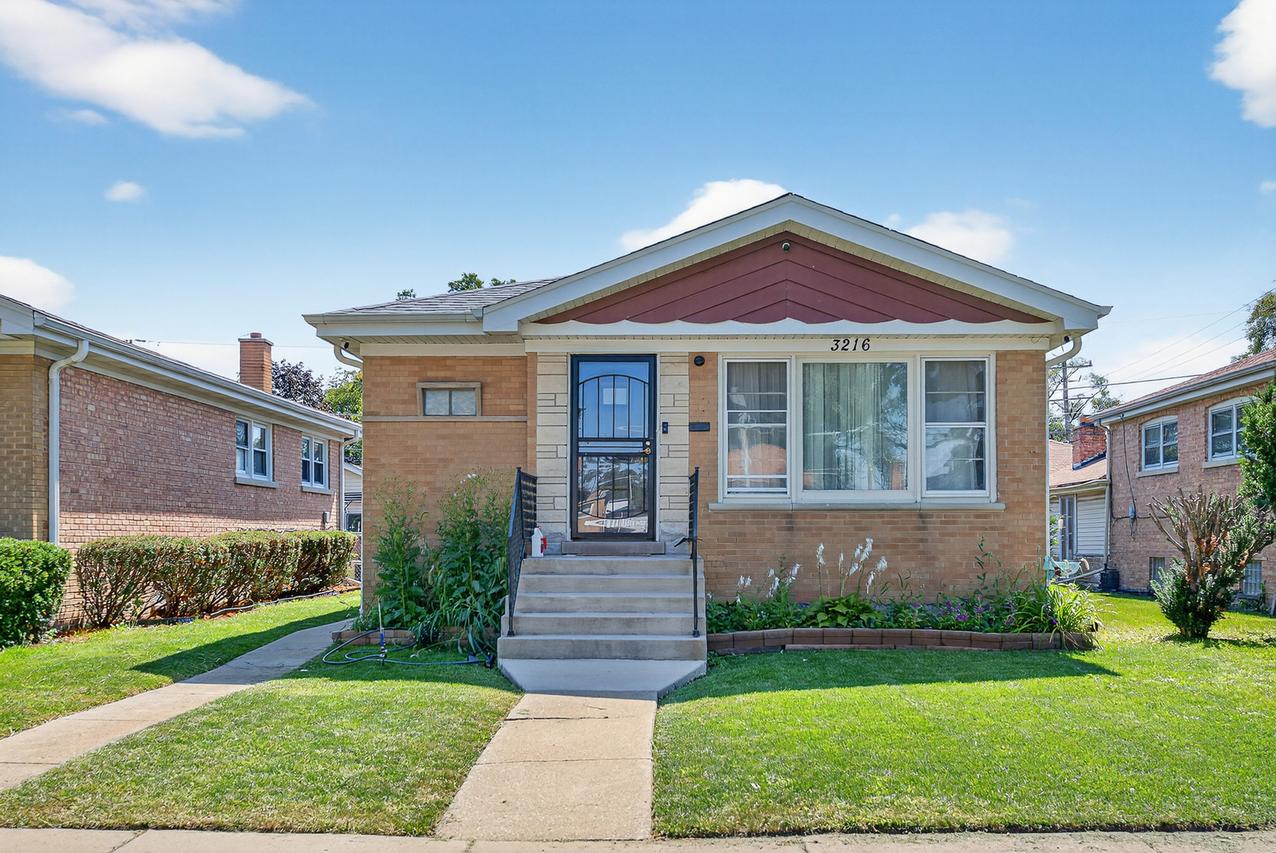 3216 Monroe St., Bellwood, IL 60104
