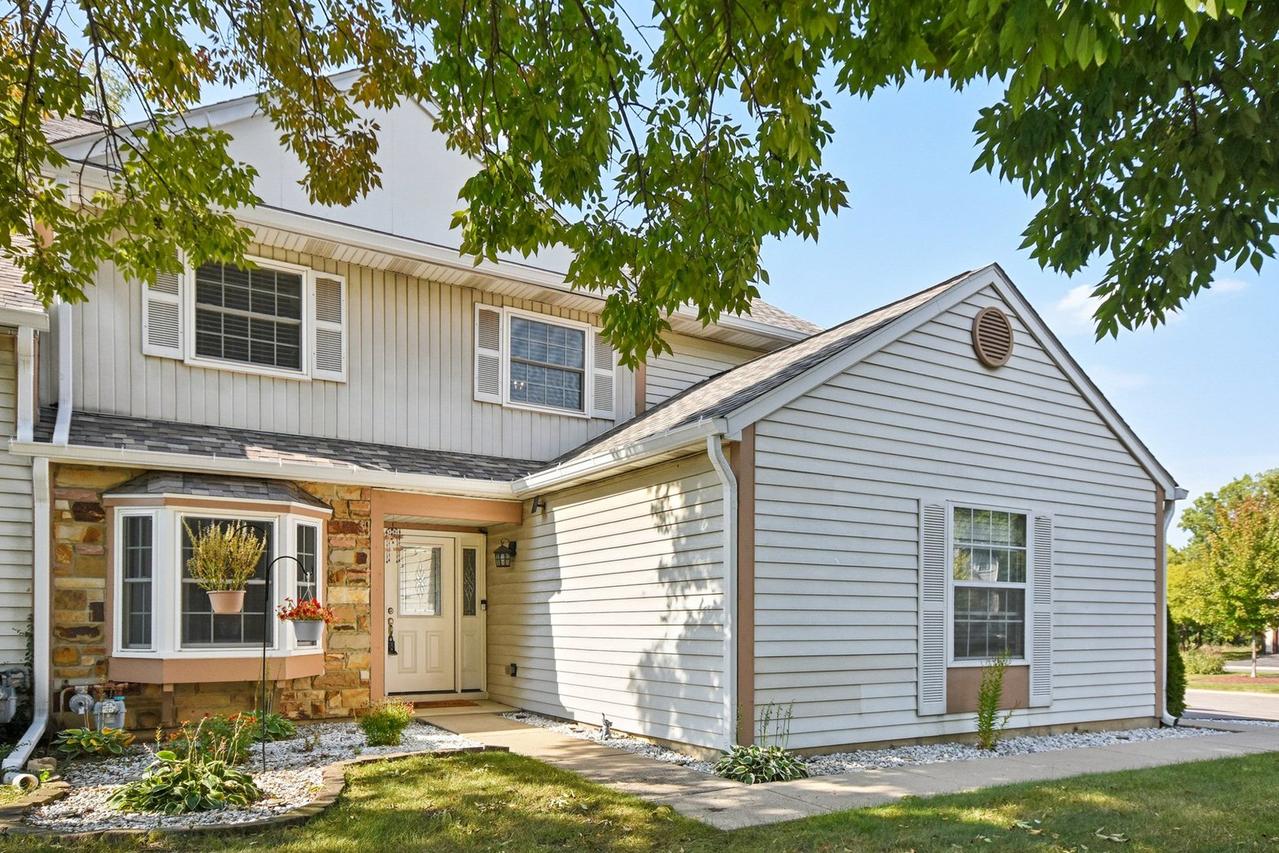 345 Ascot Ln., Streamwood, IL 60107