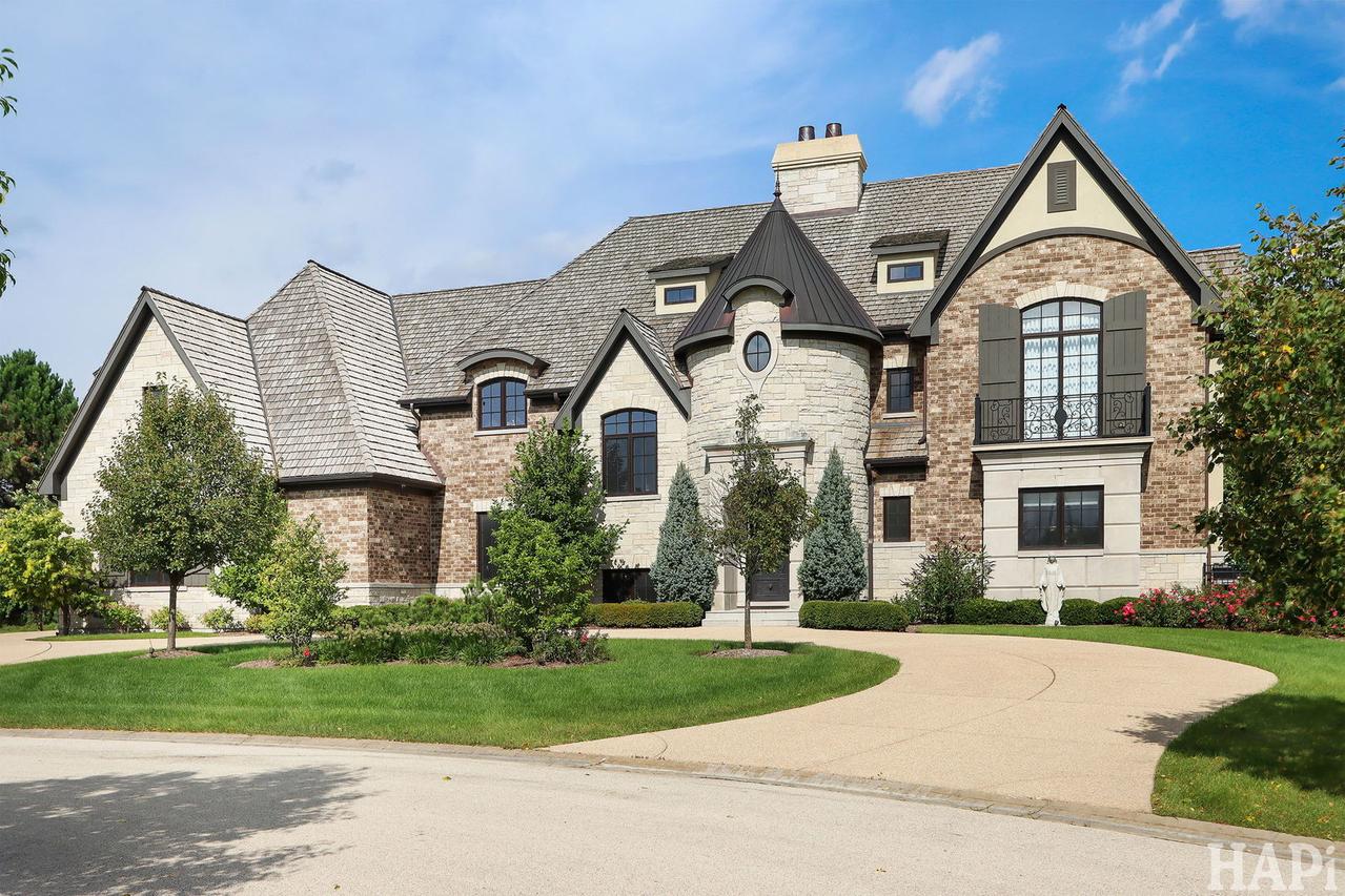18 Enclave Ct., South Barrington, IL 60010