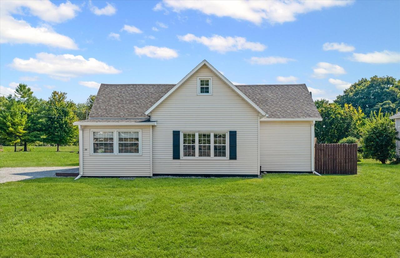 28 Ash St., Weldon, IL 61882
