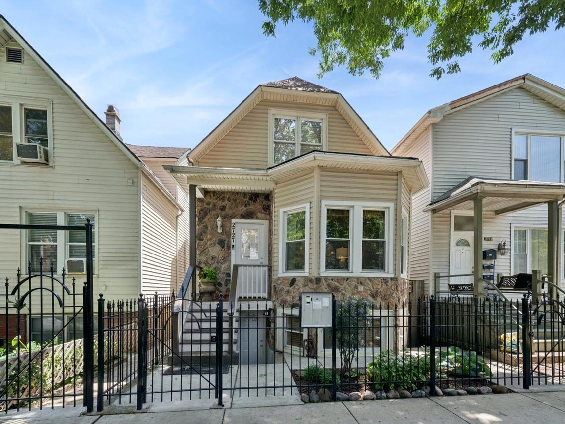 2727 N Artesian Ave., Chicago, IL 60647