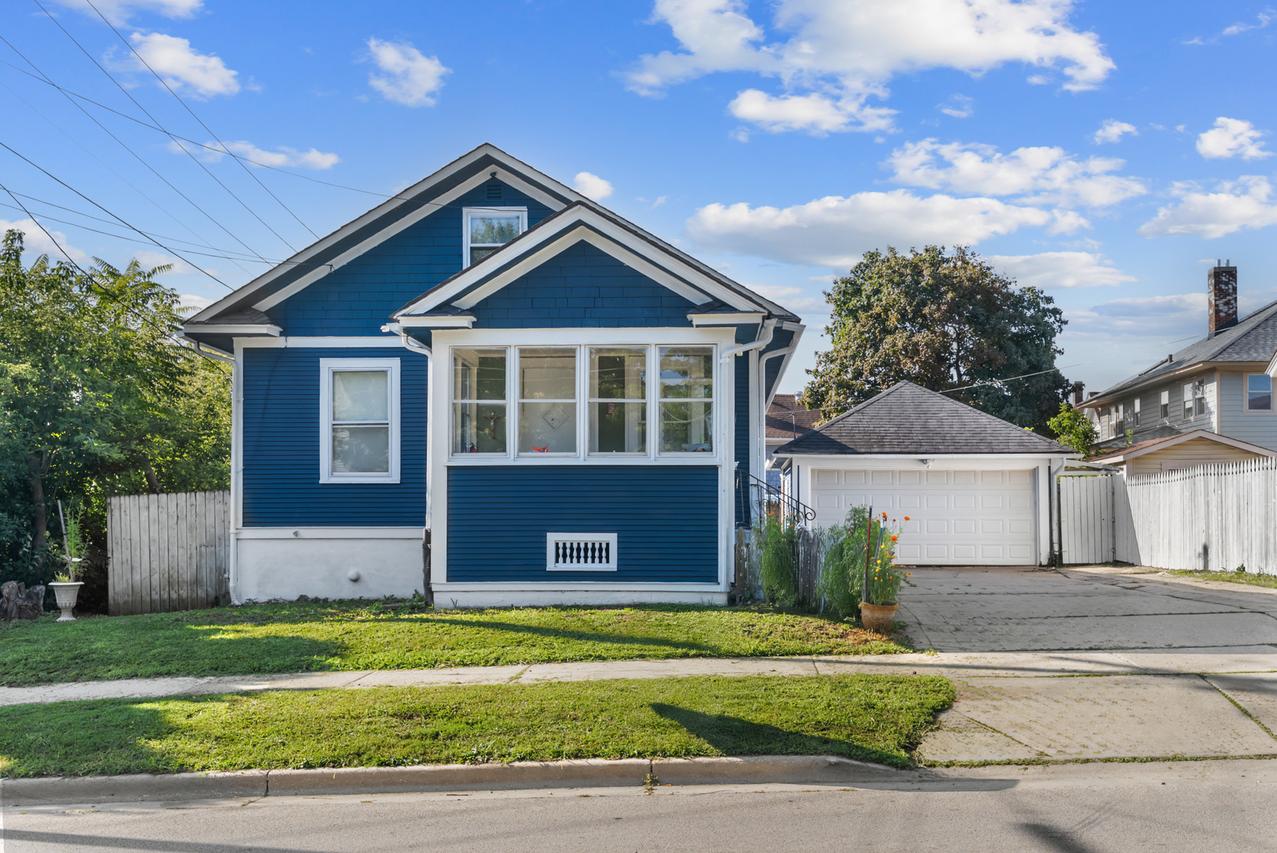 311 Summit St., Elgin, IL 60120