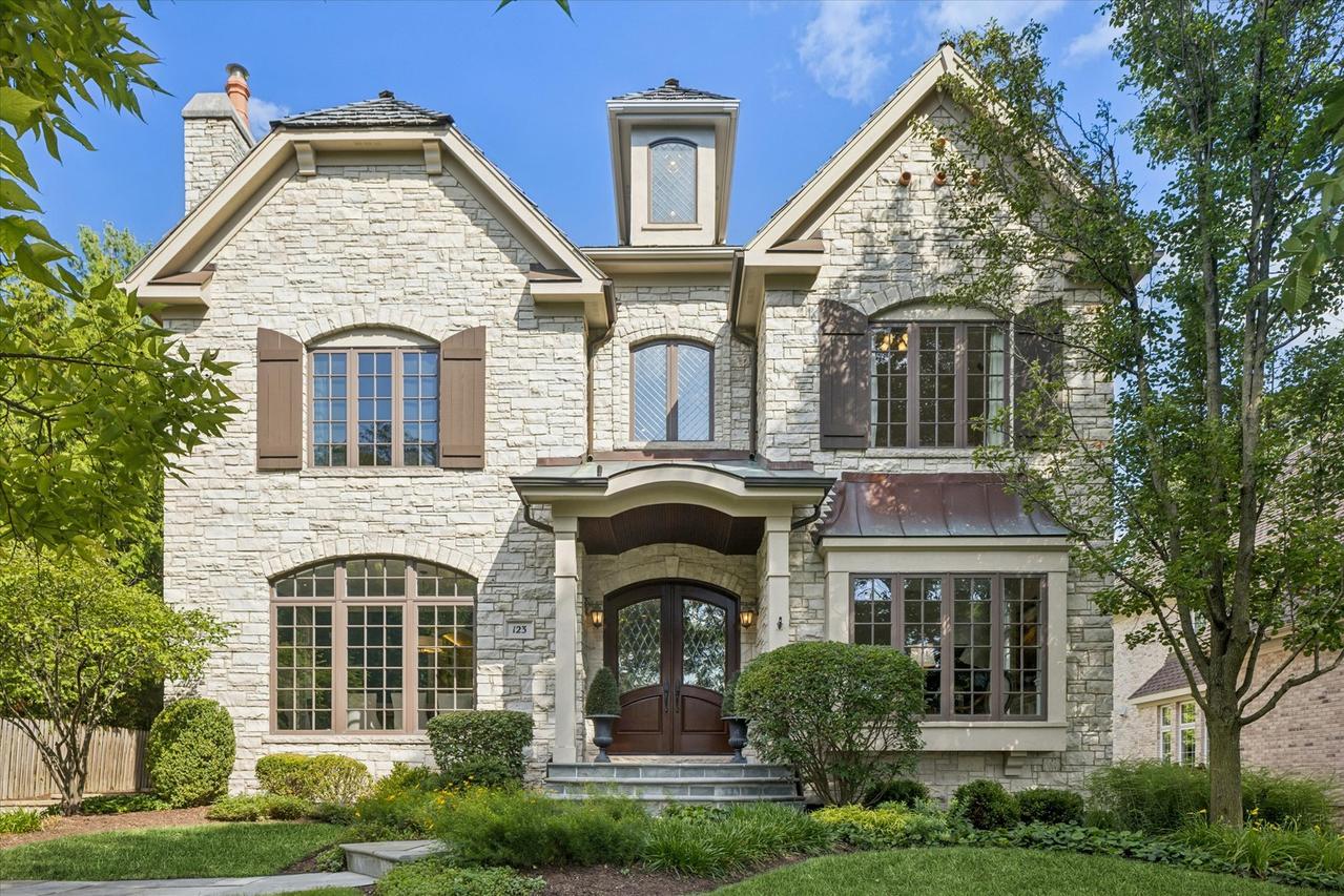 123 N Vine St., Hinsdale, IL 60521
