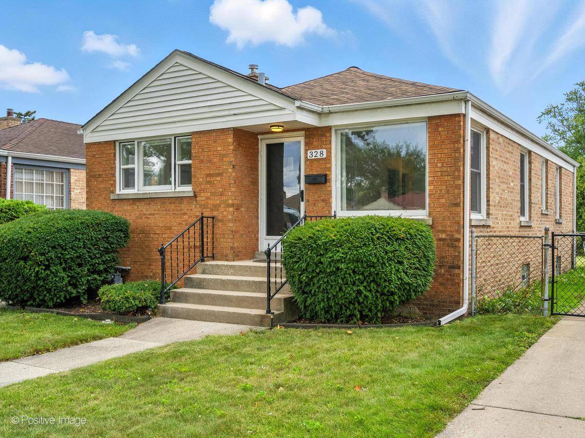 328 Morris Ave., Bellwood, IL 60104