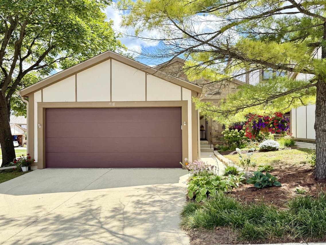 1118 Oakview Dr., Wheaton, IL 60187