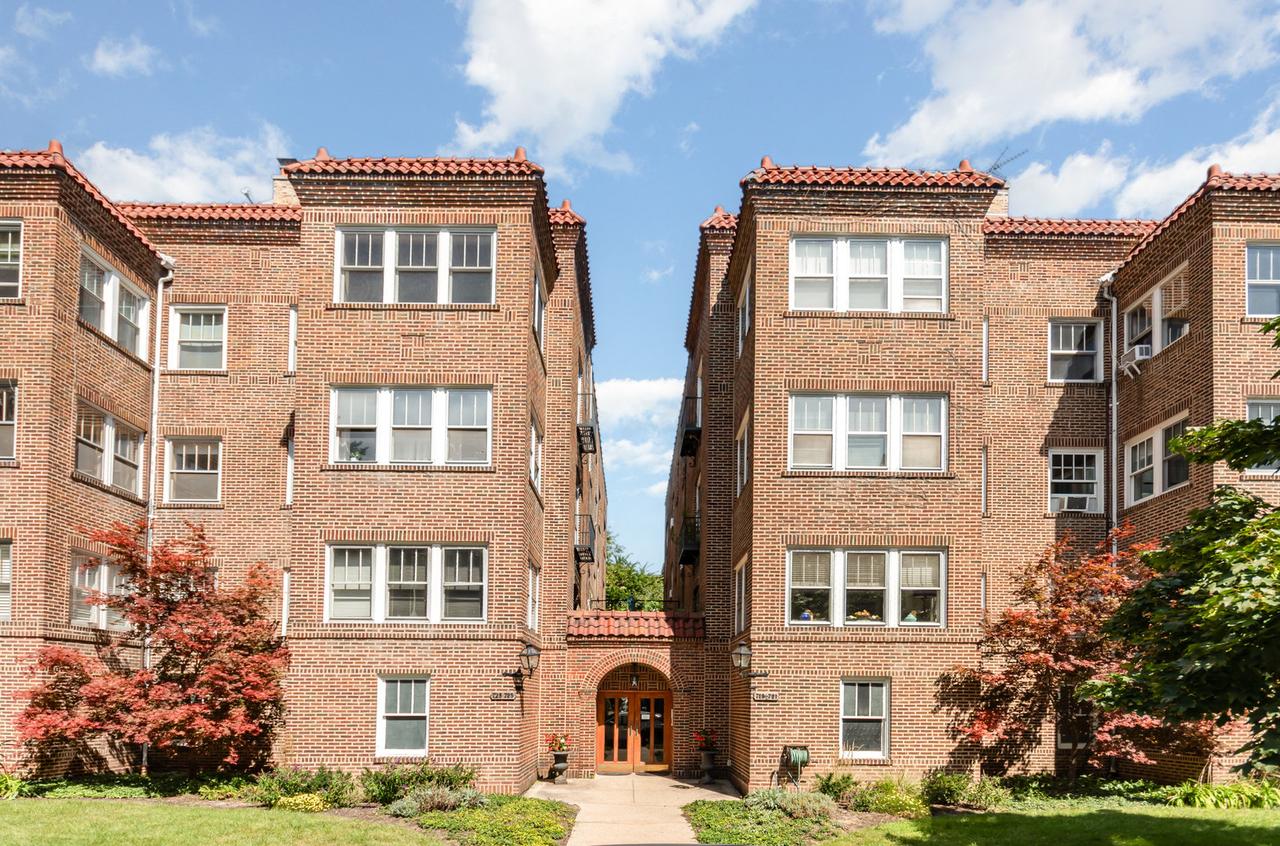 721 Emerson St. #2W, Evanston, IL 60201