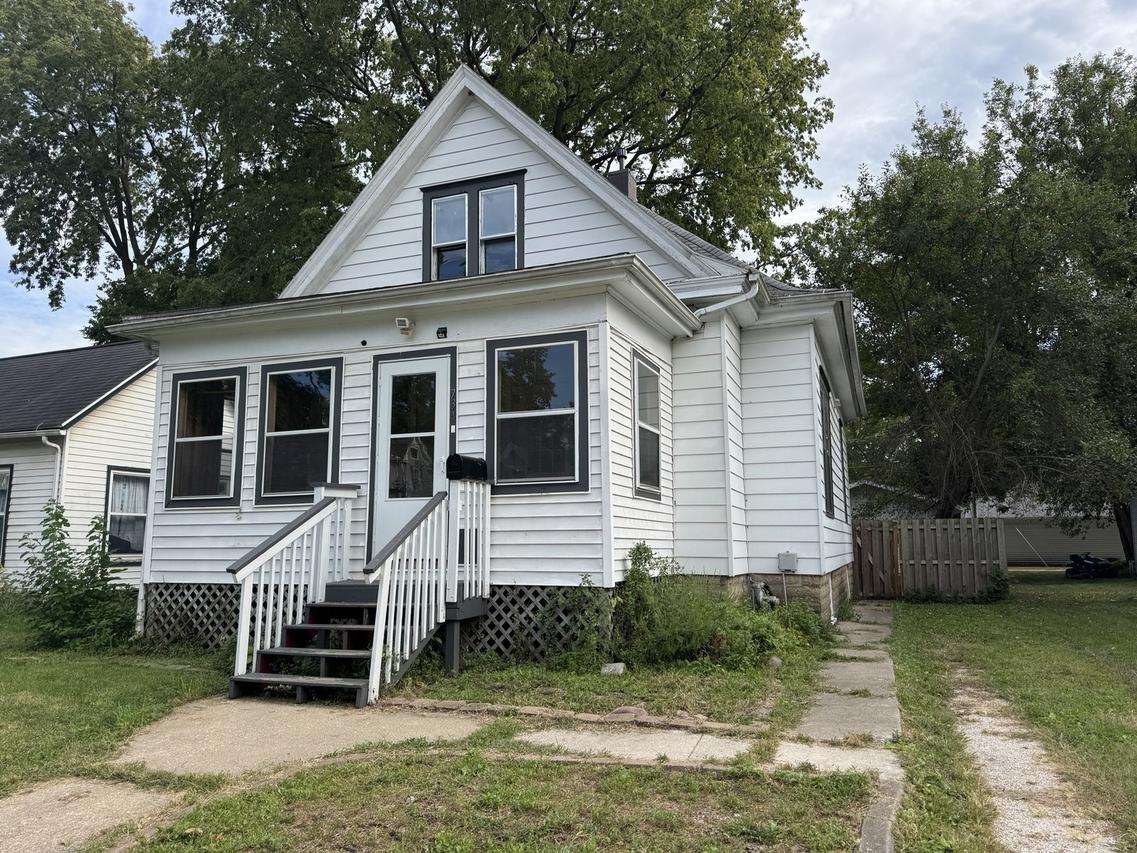 734 W Henry St., Pontiac, IL 61764