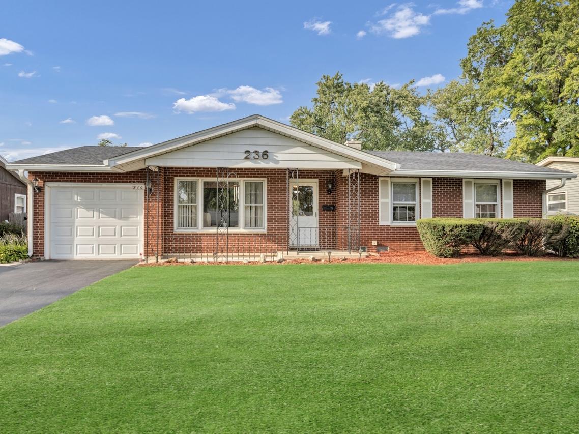 236 Clearmont Dr., Elk Grove Village, IL 60007