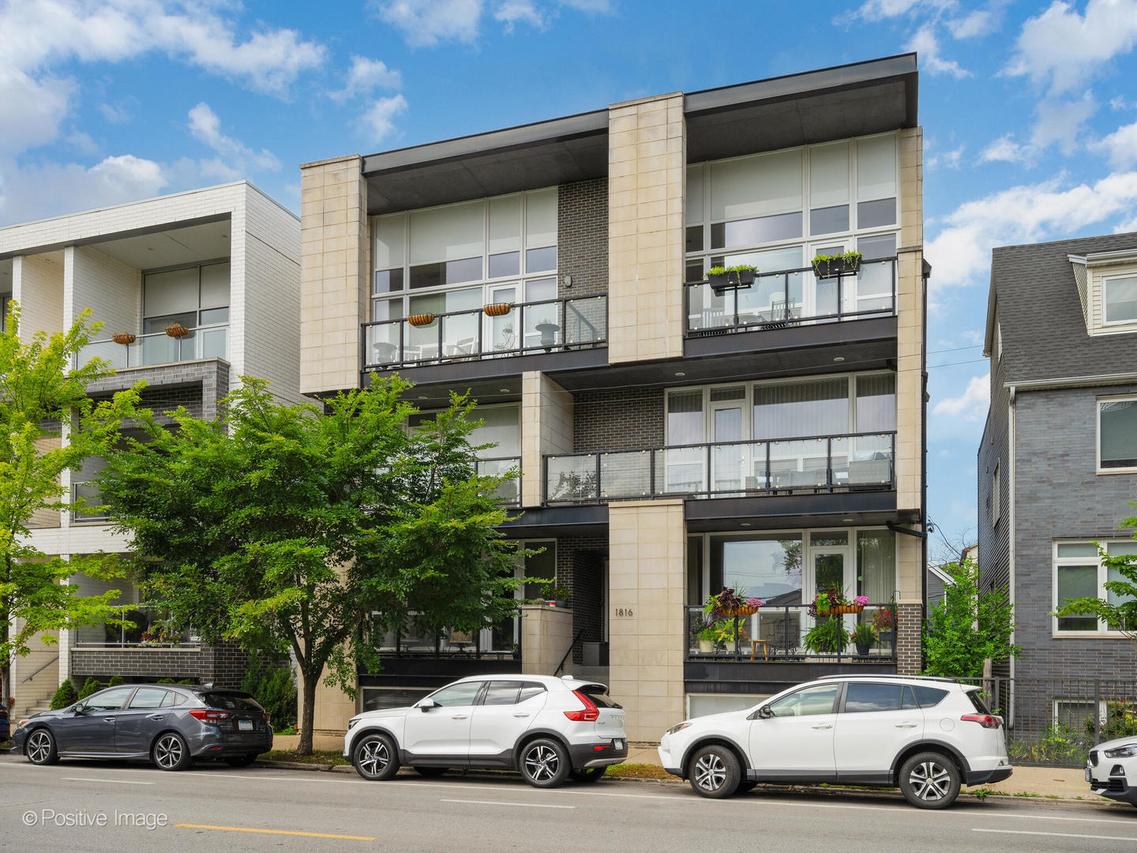 1816 N California Ave. #3N, Chicago, IL 60647