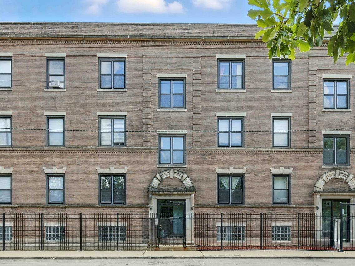 1127 E 61st St. #3, Chicago, IL 60637