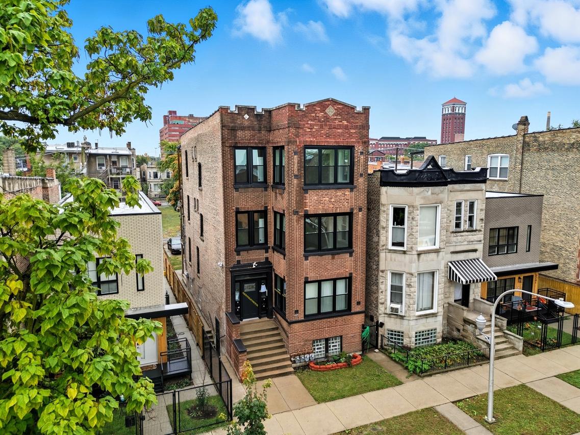 3235 W Flournoy St., Chicago, IL 60624