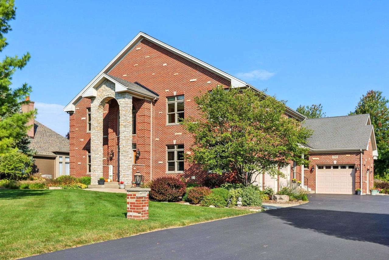 9804 Palmer Dr., Lakewood, IL 60014