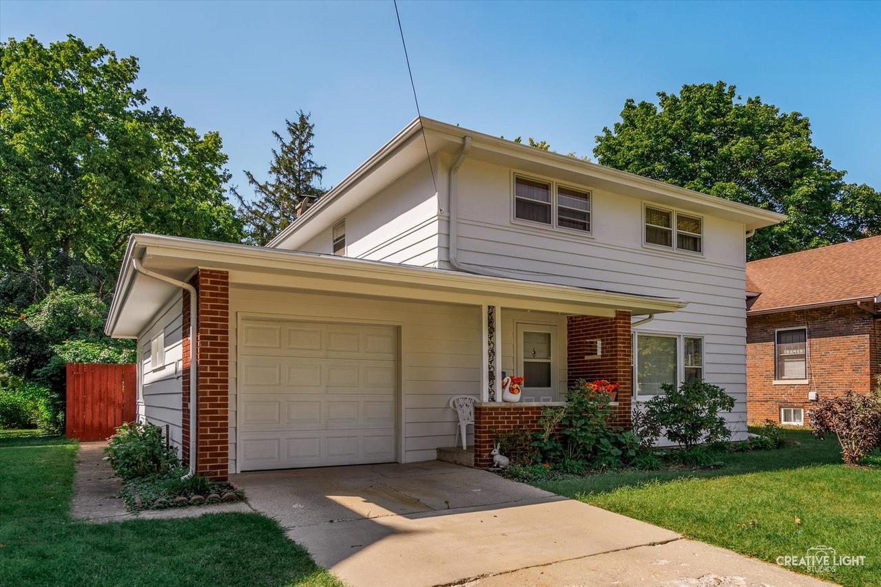 714 Oak Ave., Aurora, IL 60506