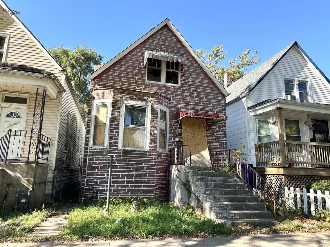 7238 S May St., Chicago, IL 60621