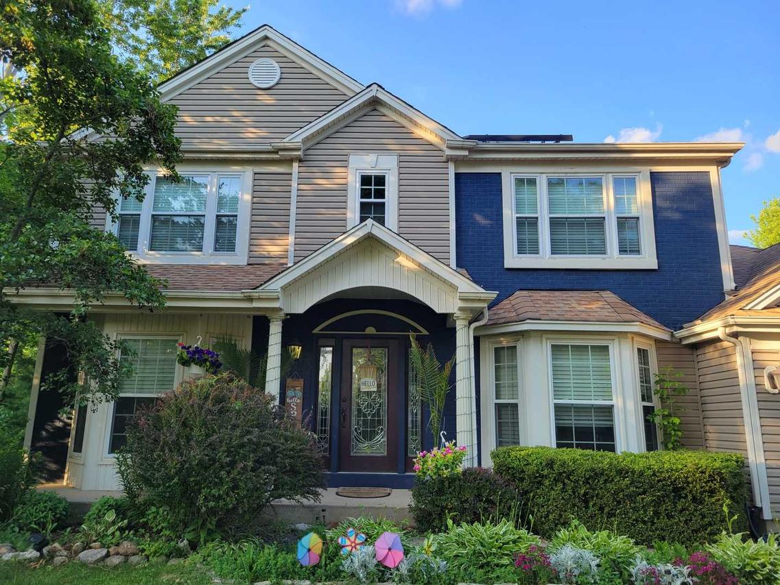 515 Surrey Ridge Dr., Cary, IL 60013