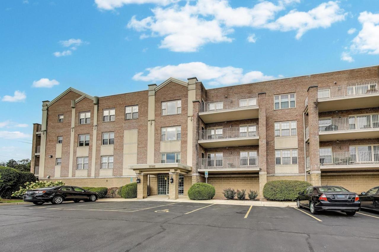 1200 S Prospect Ave. #108, Elmhurst, IL 60126