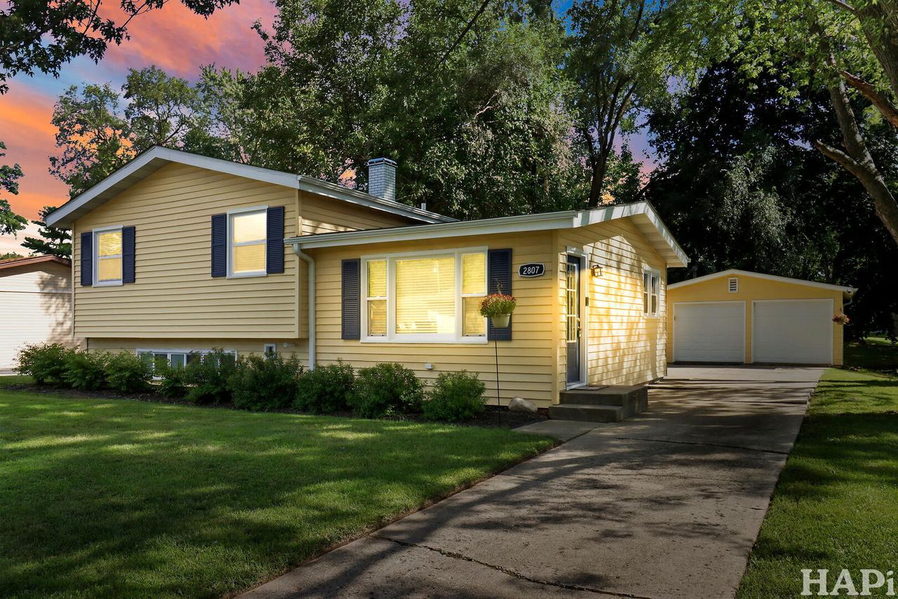 2807 Myang Ave., Mchenry, IL 60050