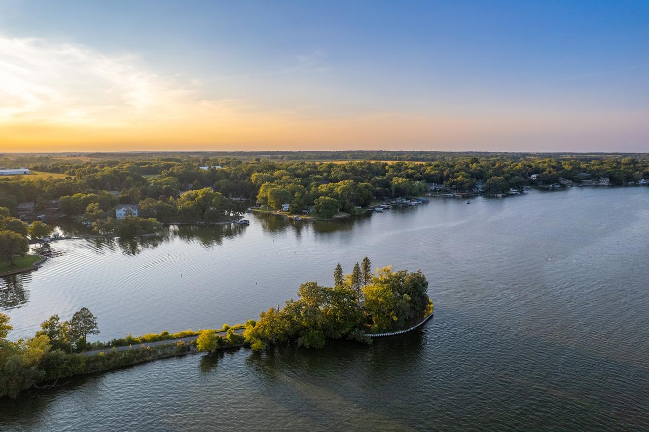 7706 Island Ln., Wonder Lake, IL 60097