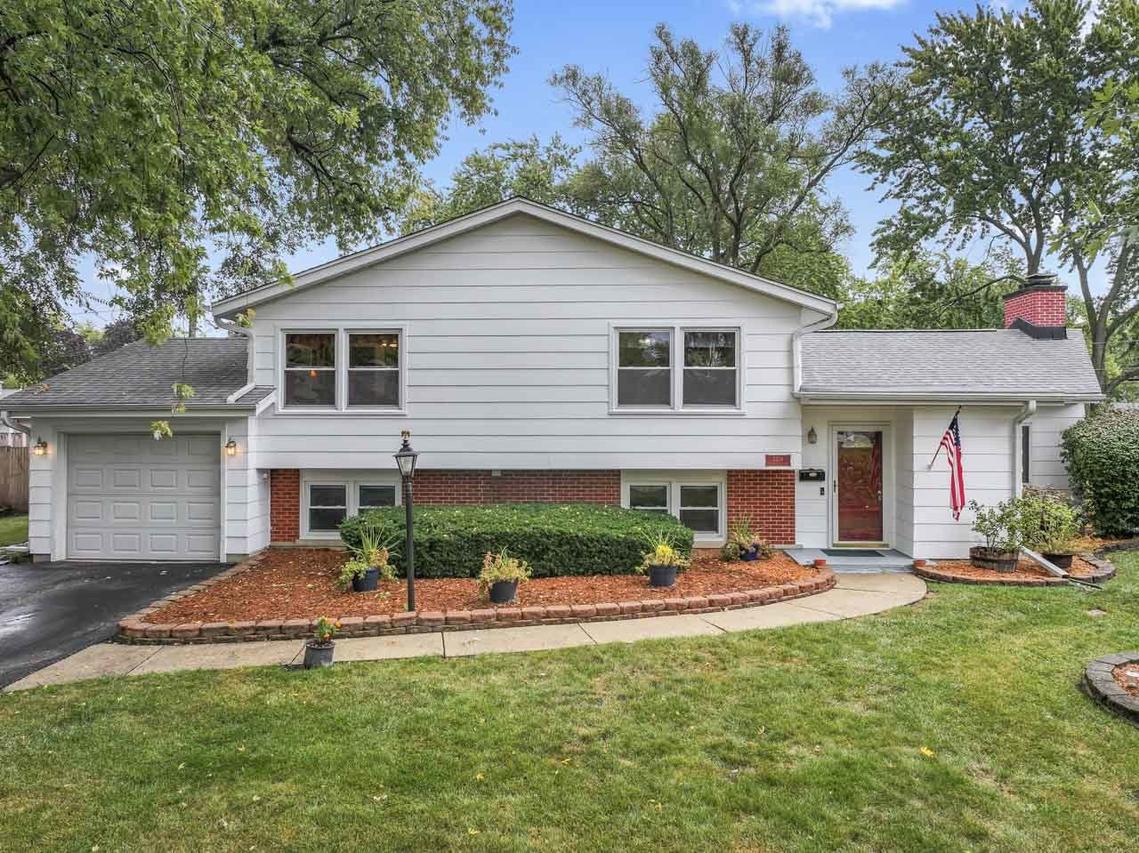 3206 Kingfisher Ct., Rolling Meadows, IL 60008