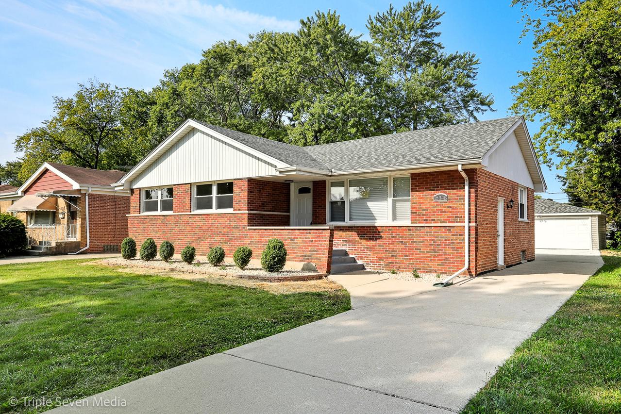16348 Dobson Ave., South Holland, IL 60473
