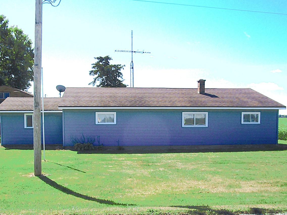 1713 Nauman Rd., Amboy, IL 61310