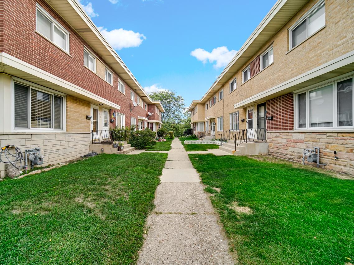 9457 Kenton Ave. #F, Skokie, IL 60076