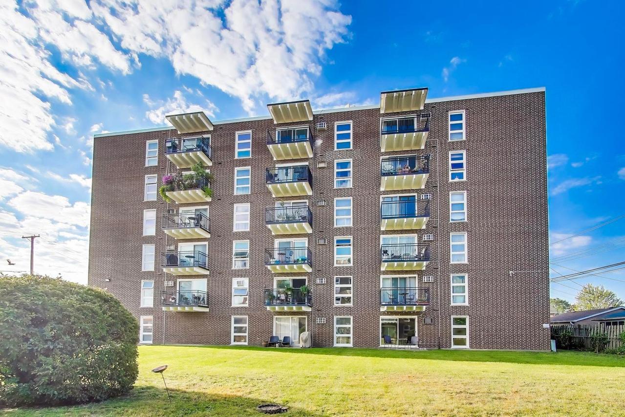 7229 W Higgins Ave. #602, Chicago, IL 60656