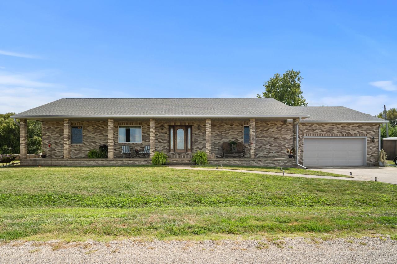 201 E Green St., Secor, IL 61771