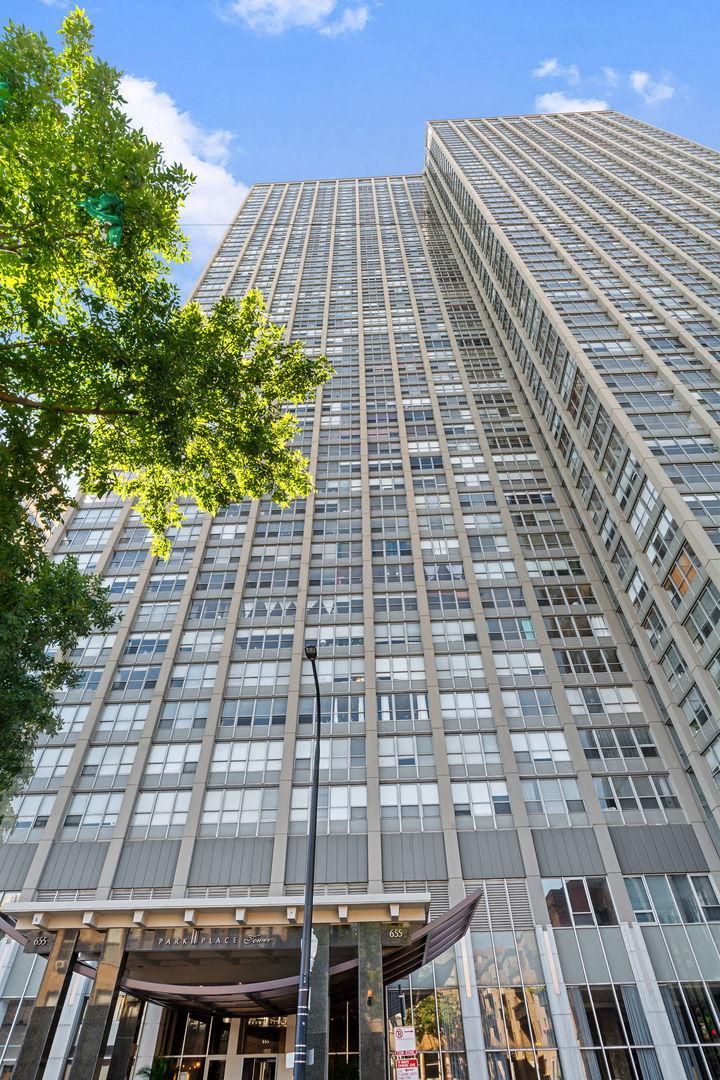 655 W Irving Park Rd. #2210, Chicago, IL 60613