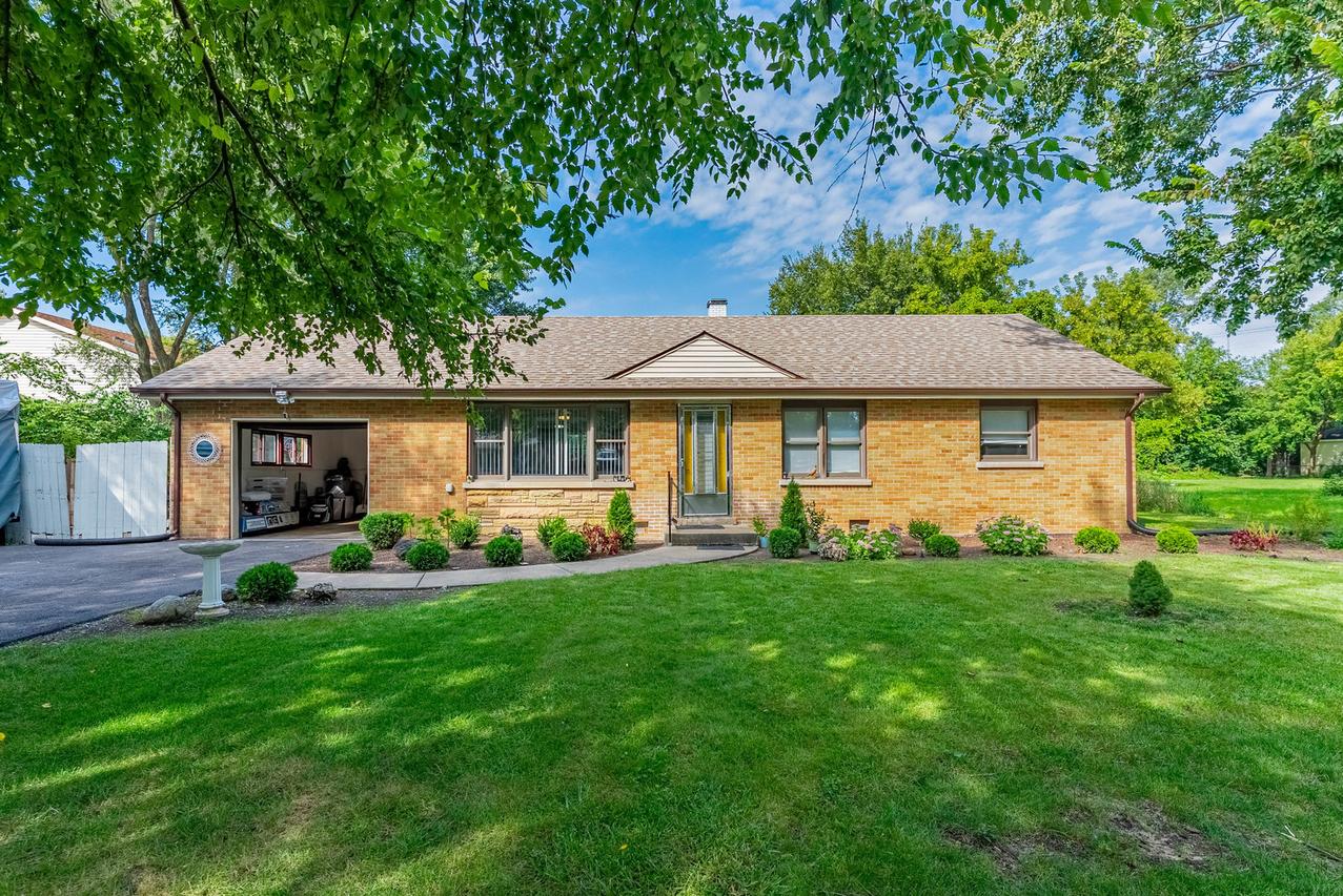82 S Valley Rd., Glen Ellyn, IL 60137