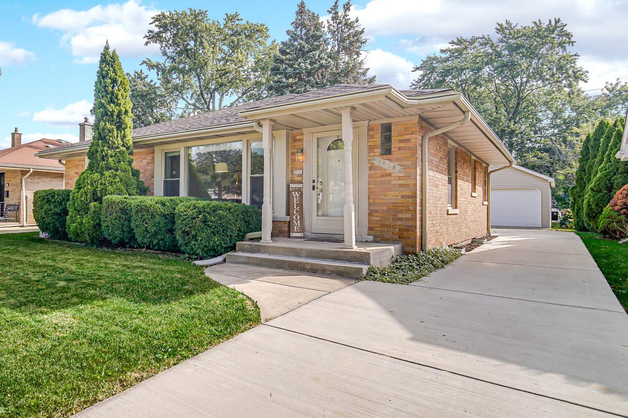 1919 Suffolk Ave., Westchester, IL 60154