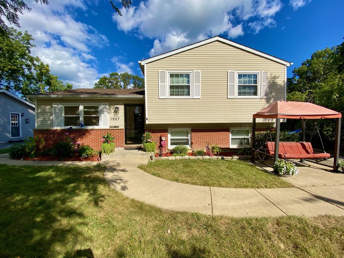 1927 Dugdale Rd., North Chicago, IL 60064