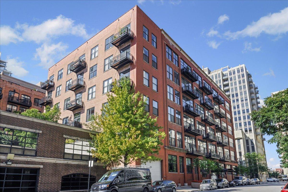 525 W Superior St. #224, Chicago, IL 60654